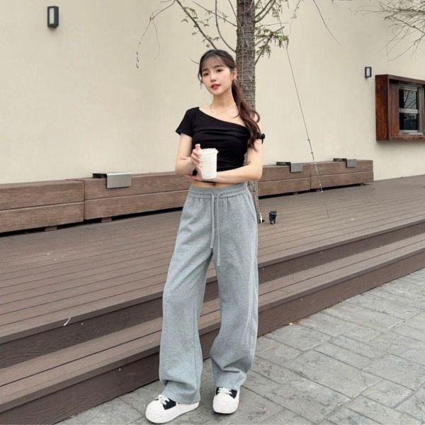 【現貨】肩畔柔風 修飾手臂斜肩扭結彈力上衣 (2colors) #ZM01 