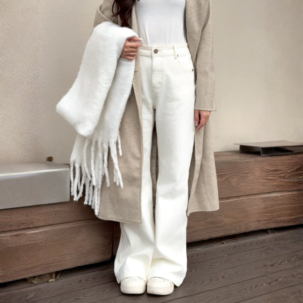 【現貨】閉眼入手 內有小個子版本不貼腿顯瘦微喇叭牛仔白褲 (1colors) #ZH06 