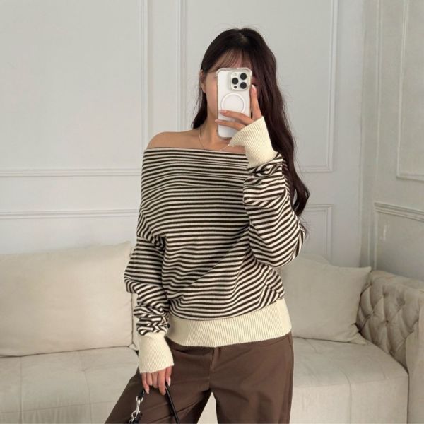 摩卡特調 慵懶感條紋一字領針織上衣 (1colors) #ZB08 