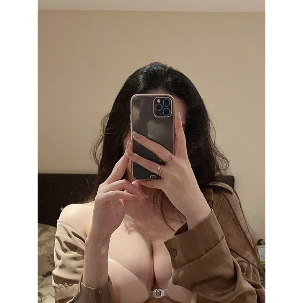 【現貨】從未遇過的安全感Super Bra 發泡膠材質 不掉 超黏 超輕 超防水 隱形胸貼 隱形內衣 
