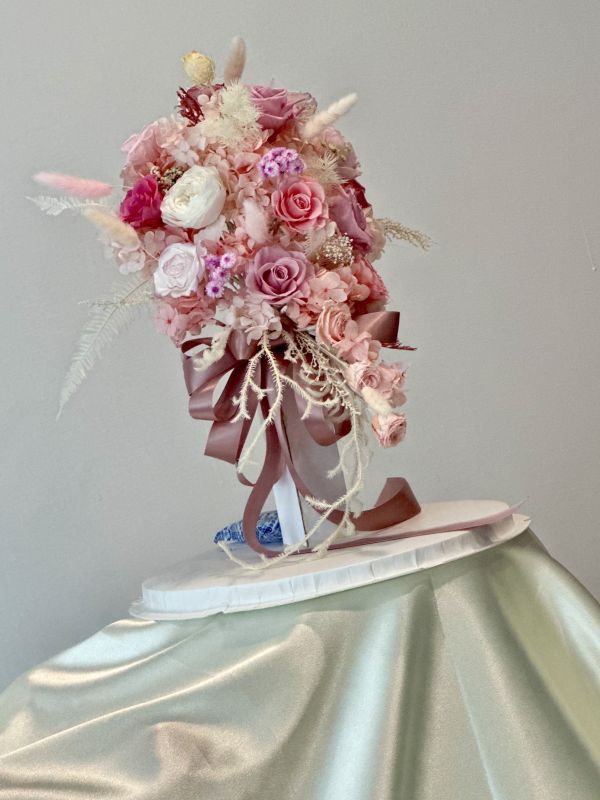 水滴形捧花 水滴形新娘手捧花, 日本AUBE玫瑰, 配花, 紫陽花, 大絲帶, 手工訂制新娘手捧花