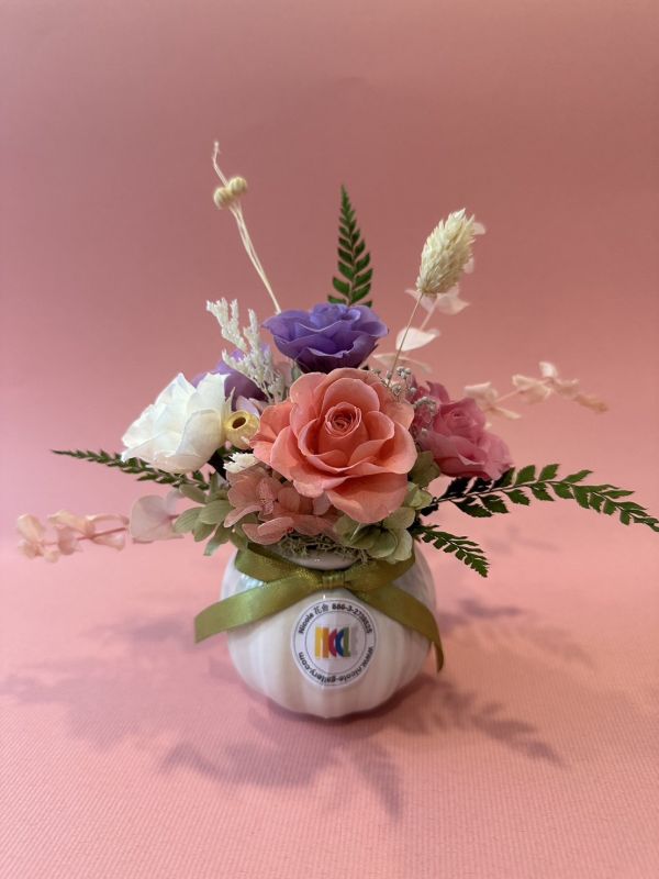圓形桌花 - 花枝招展 日本AUBE玫瑰 、 手腕花、 永生花、 不凋花、情人節 、母親節、生日禮物、結婚週年紀念、新張誌慶
