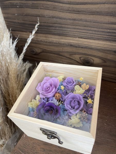 花盒系列 - 浪漫花園 日本AUBE玫瑰 、 手腕花、 永生花、 不凋花、玻璃球 、情人節 、母親節、生日禮物、結婚週年紀念
