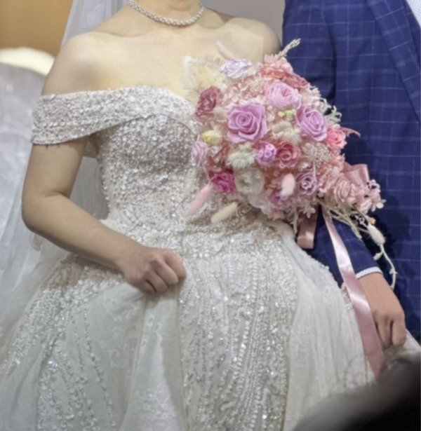 水滴形捧花 水滴形新娘手捧花, 日本AUBE玫瑰, 配花, 紫陽花, 大絲帶, 手工訂制新娘手捧花