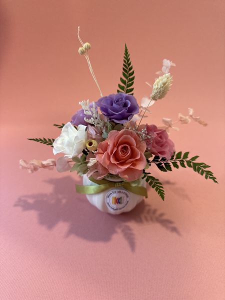 圓形桌花 - 花枝招展 日本AUBE玫瑰 、 手腕花、 永生花、 不凋花、情人節 、母親節、生日禮物、結婚週年紀念、新張誌慶