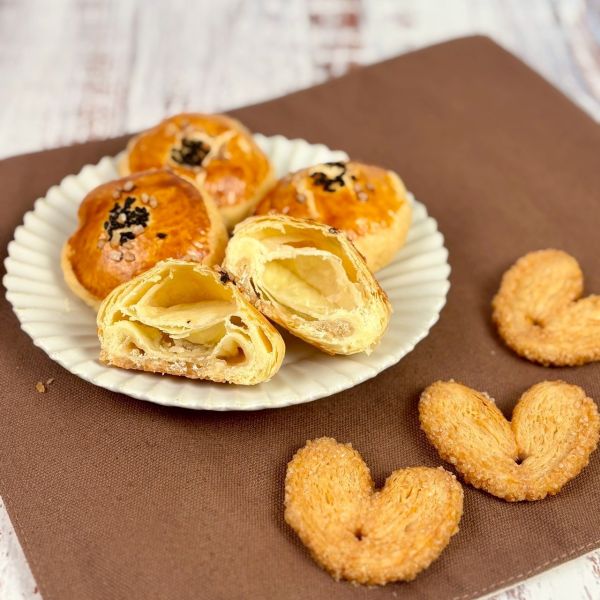 (預購)2025年B款中秋禮盒(甜燒餅4入&蝴蝶酥餅8入) 中秋節,中秋節禮盒,餅 不 甜,餅不甜,新竹可麗露,可麗露,甜燒餅禮盒