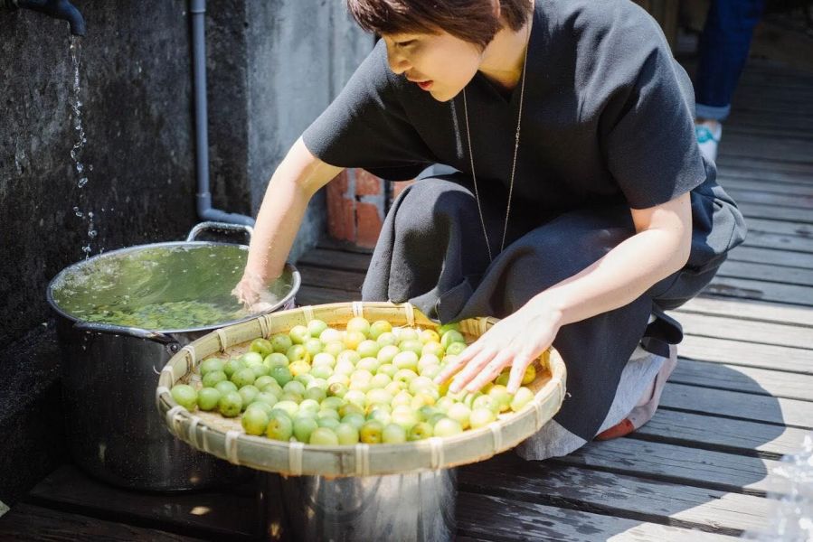 【胭脂】用一年養出圓潤飽滿，僅選用完熟作物的果梅/果露 