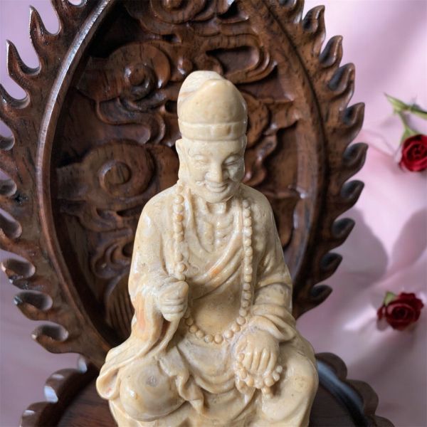 【泰國龍宮舍利】黃靈骨濟公圓雕（連底座） 
