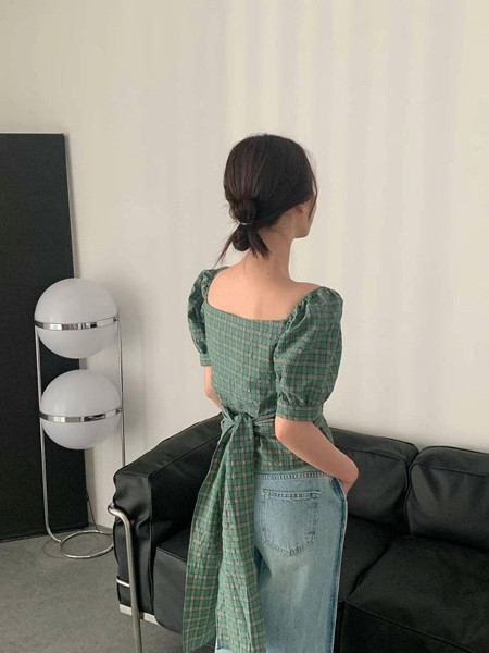 格紋綁帶上衣 