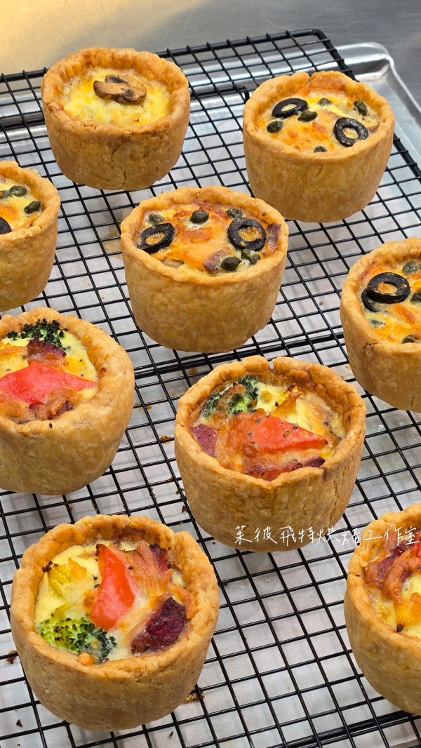 法式小鹹派Quiche  禮盒 聖誕節、聖誕節送禮、聖誕節禮物、餅乾、蛋糕、磅蛋糕、法式鹹派、塔、鹹派、生日、禮盒、送禮、甜點、點心、甜點店、甜點工作室、工作室、下午茶、派對、聚餐、婚禮、過年禮盒、新年禮盒、過年、新年
