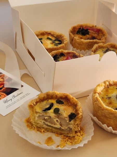 法式小鹹派Quiche  禮盒 聖誕節、聖誕節送禮、聖誕節禮物、餅乾、蛋糕、磅蛋糕、法式鹹派、塔、鹹派、生日、禮盒、送禮、甜點、點心、甜點店、甜點工作室、工作室、下午茶、派對、聚餐、婚禮、過年禮盒、新年禮盒、過年、新年