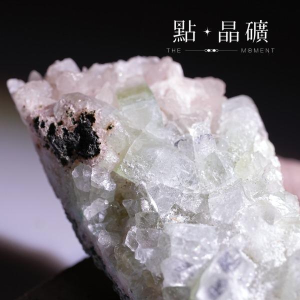 魚眼石｜翠光爍爍｜原礦 魚眼石,魚眼石原礦,原礦,礦石擺件,水晶擺件,礦物標本,心輪,頂輪,冥想,點晶礦