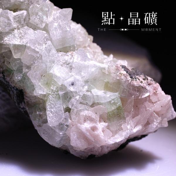 魚眼石｜翠光爍爍｜原礦 魚眼石,魚眼石原礦,原礦,礦石擺件,水晶擺件,礦物標本,心輪,頂輪,冥想,點晶礦