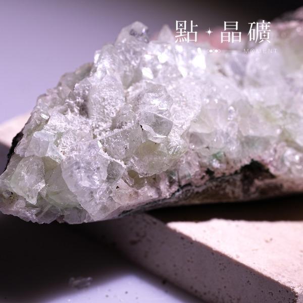 魚眼石｜翠光爍爍｜原礦 魚眼石,魚眼石原礦,原礦,礦石擺件,水晶擺件,礦物標本,心輪,頂輪,冥想,點晶礦