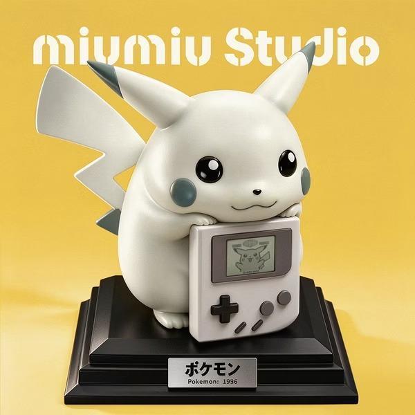 【預購】Miumiu 1/10 懷舊黑白與現代彩色遊戲套裝 神奇寶貝寶可夢 皮神30th 第十一彈 (多版本) Miumiu 1/10 懷舊黑白與現代彩色遊戲套裝 神奇寶貝寶可夢 皮神30th 第十一彈 (多版本)