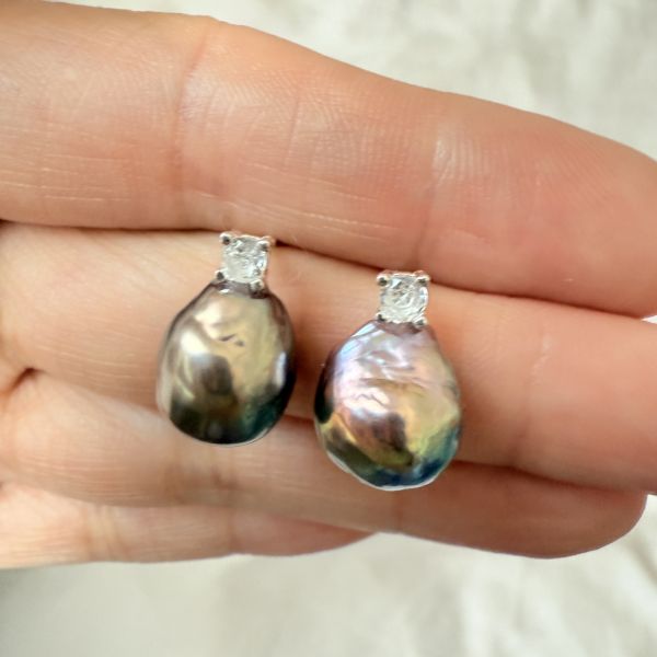 海水珍珠-牛油果色小酒瓶耳釘#e0809 