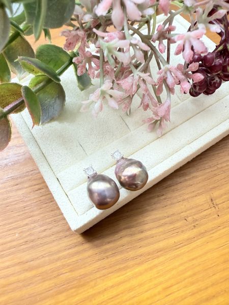 海水珍珠-牛油果色小酒瓶耳釘#e0809 