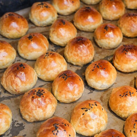 富貴三喜禮盒(蛋黃酥×6 鳳黃酥×10 厚蛋捲×2) 