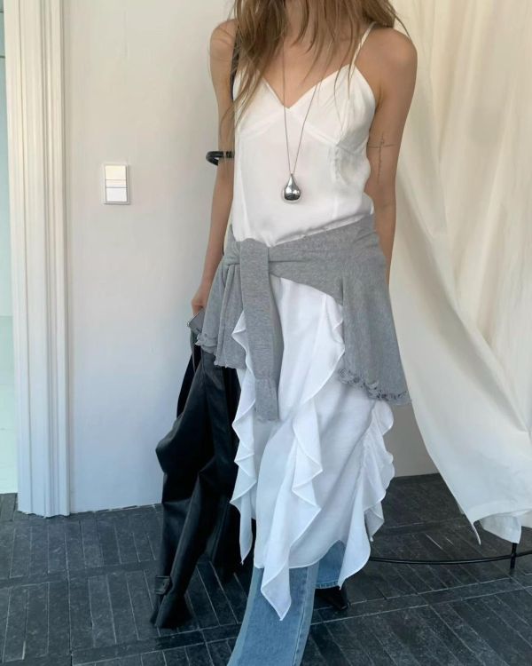 桃心領不規則裙襬細肩洋裝 