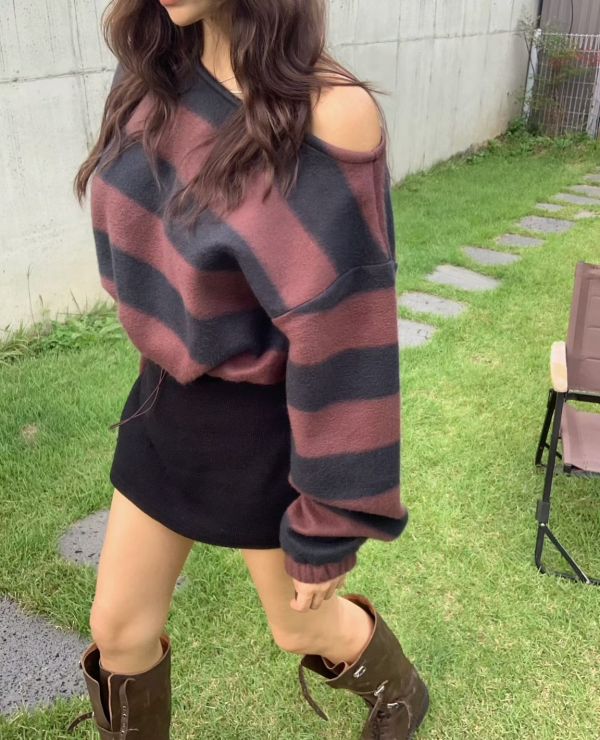 條紋撞色下擺縮口短版毛衣 