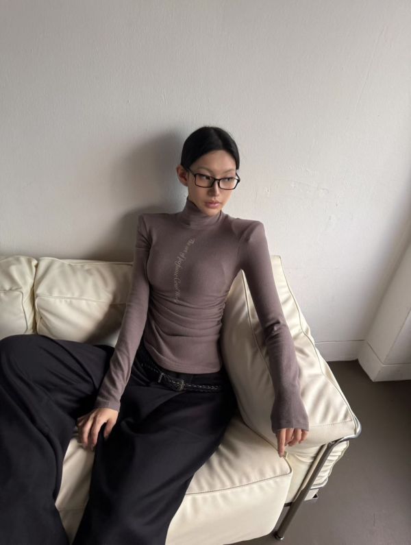 字母高領磨毛顯瘦上衣 