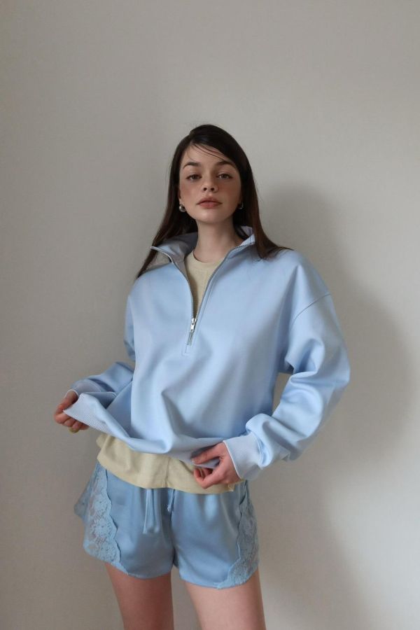 綁繩側蕾絲拼接緞面短褲 