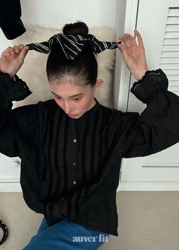 蕾絲圓領長袖襯衫 