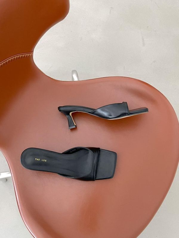 方頭皮革低跟涼鞋(偏小半號/5公分) 