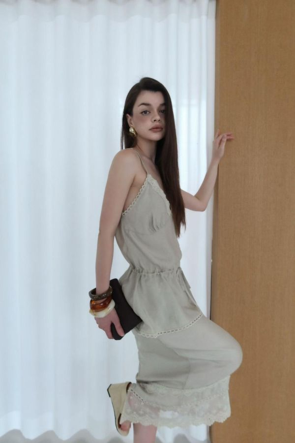 V領花邊抽繩背心 