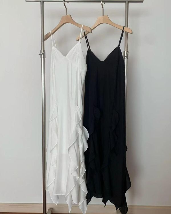 桃心領不規則裙襬細肩洋裝 