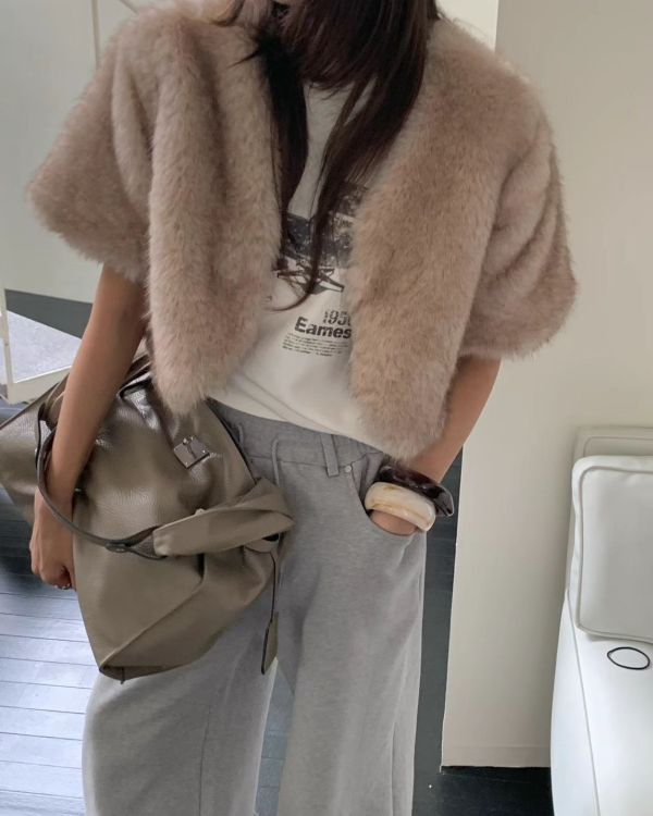 毛絨絨短版外套 