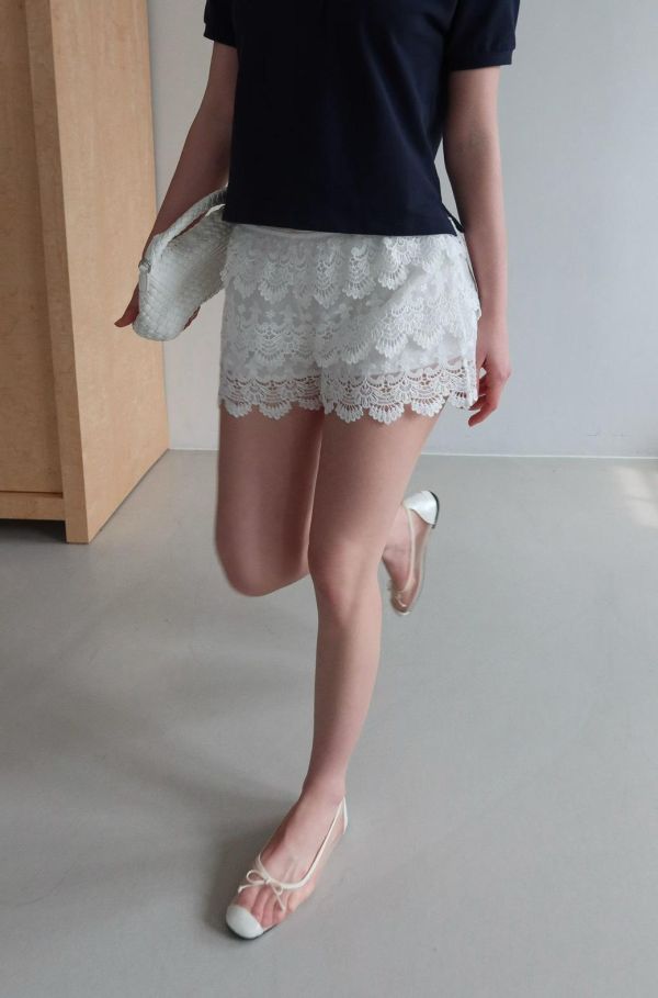 縷空雕花蕾絲短褲 