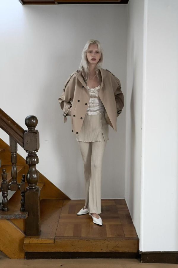 排釦裙襬坑條長褲 