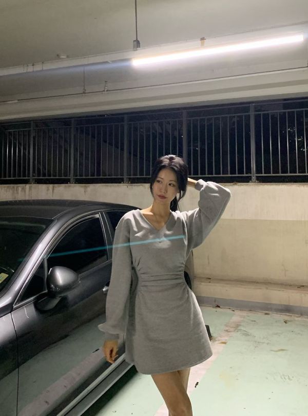 V領羅紋拼接腰身短洋裝 