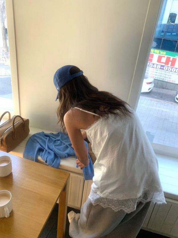 V領花邊吊帶洋裝 