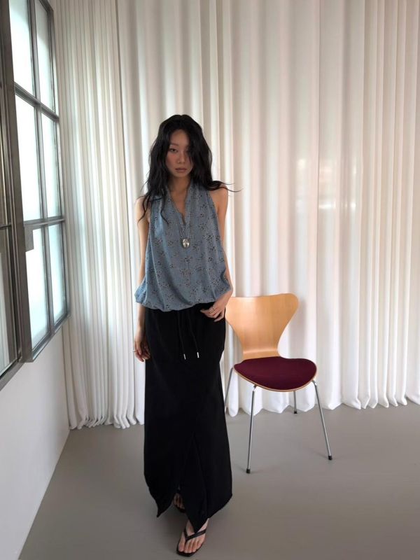 大露背繞脖背心 