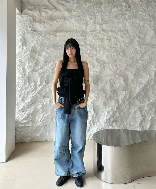 後腰扣環內側抓痕設計牛仔褲 