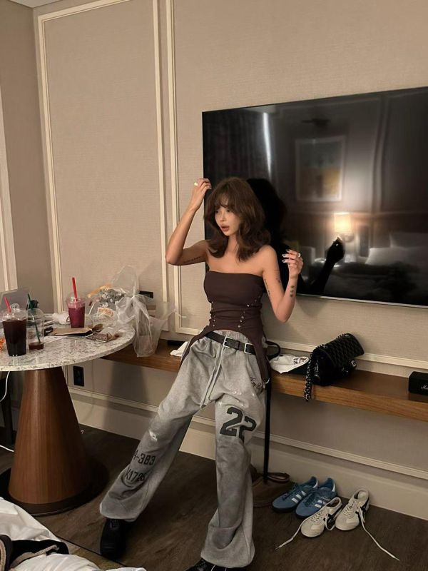 簍空鉚釘平口背心 