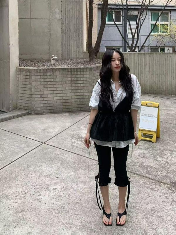 花邊V領細肩背心 