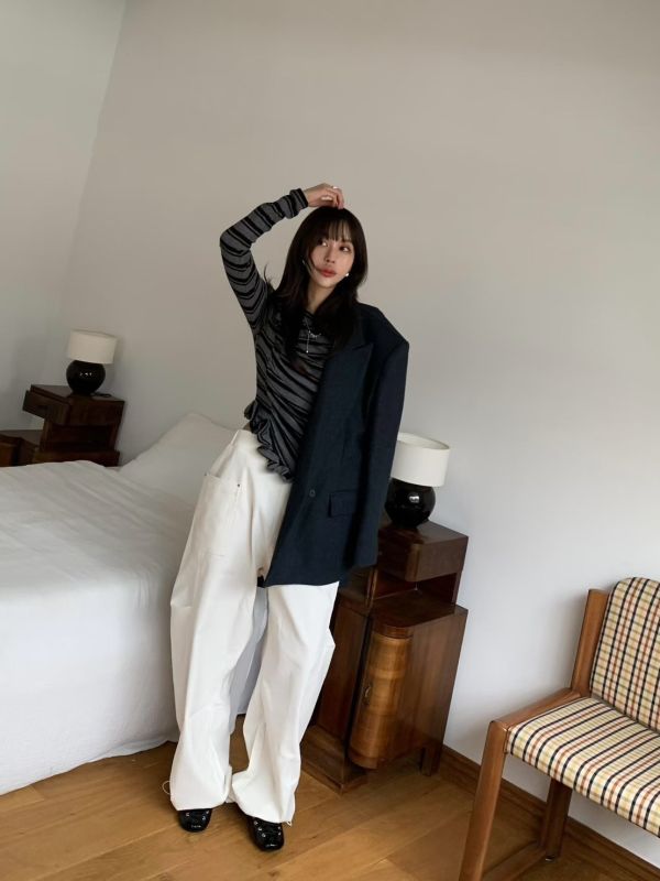 斜邊木耳邊條紋上衣 