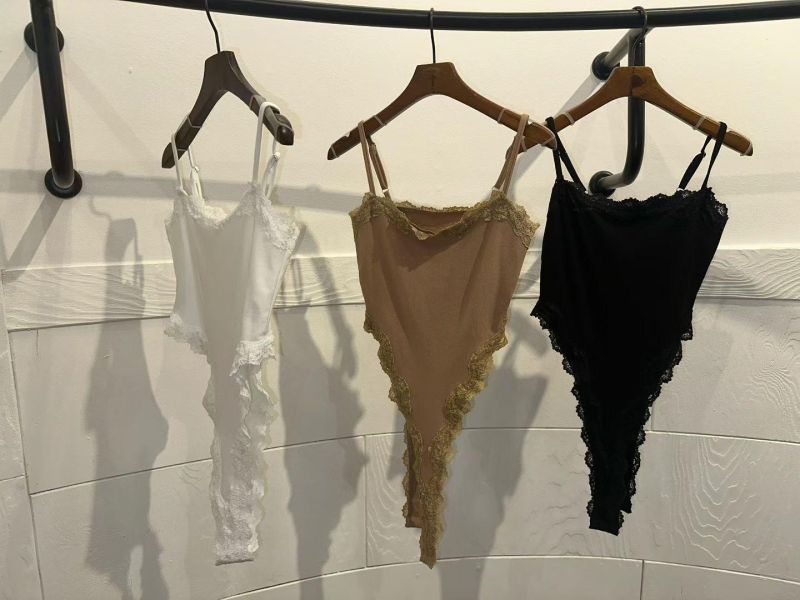 細肩蕾絲滾邊高腰連體衣 