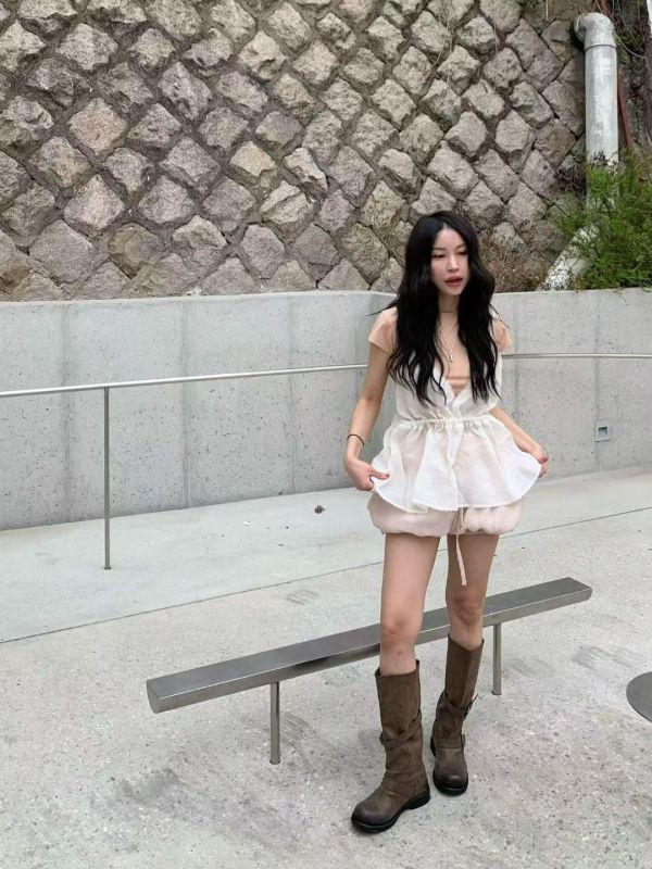 花邊V領細肩背心 