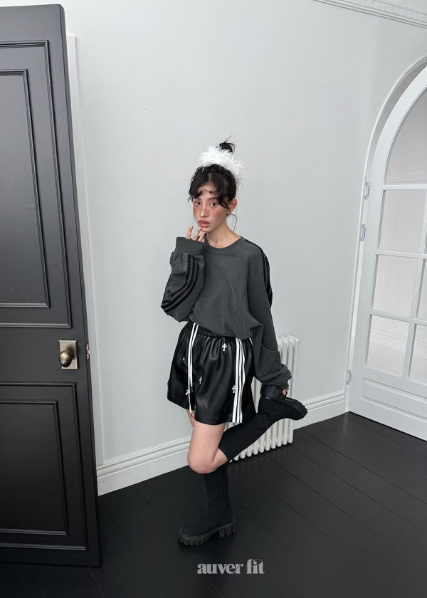 PU皮十字架貼標短褲 