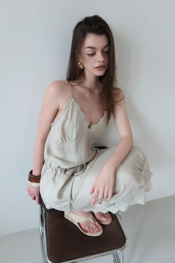 V領花邊抽繩背心 