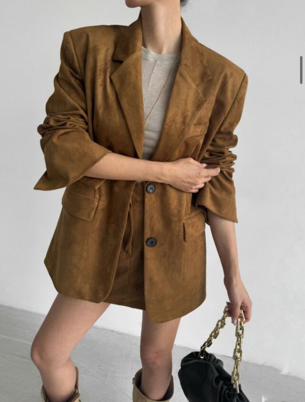 翻領墊肩寬鬆西裝外套/後鬆緊腰短裙 