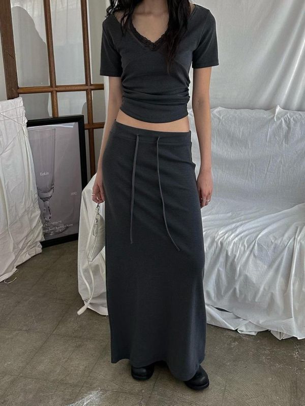 純色高腰抽繩長裙 