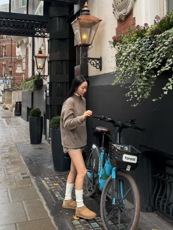 毛料拉鍊立領上衣/毛料綁繩小短褲 