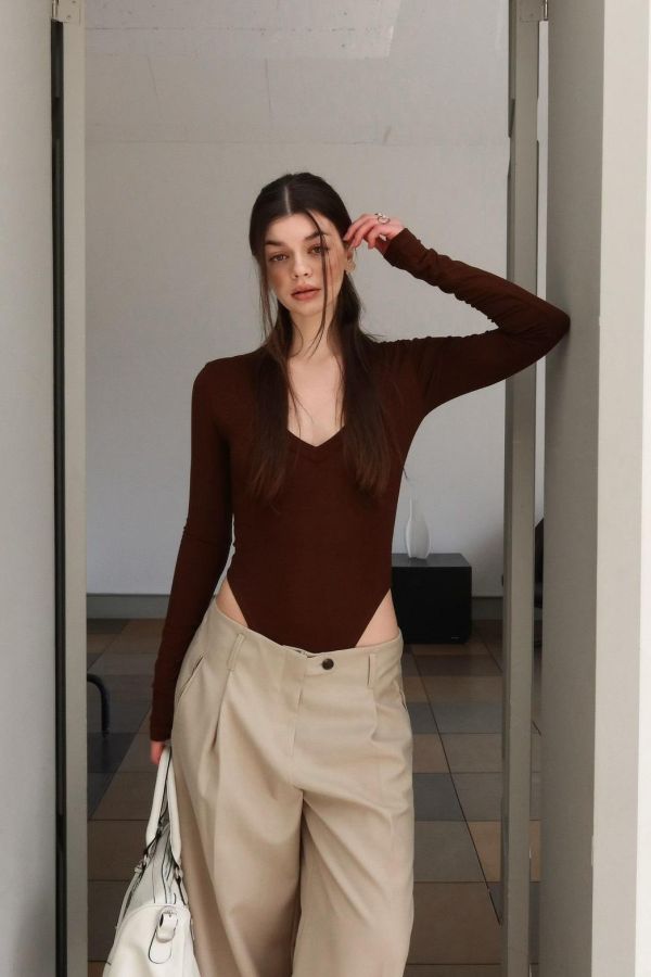 V領包屁長袖上衣 