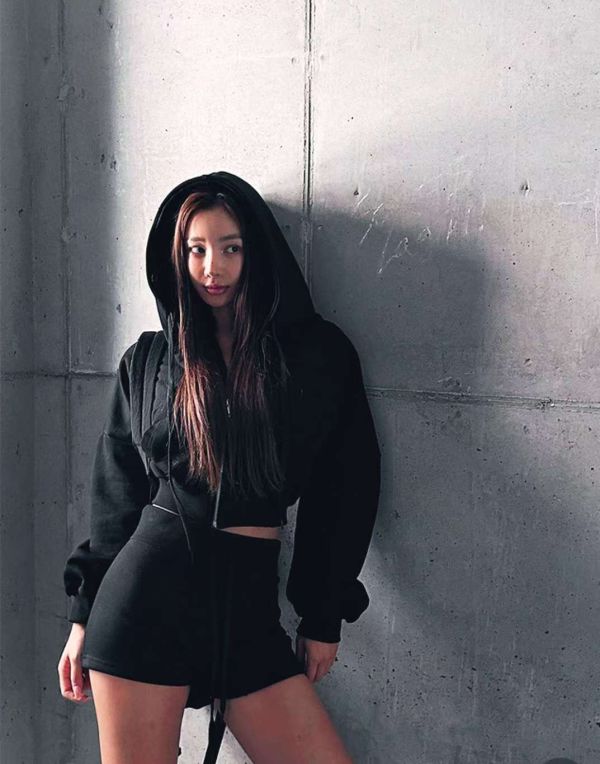 連帽短版拉鍊外套/抽繩短褲 