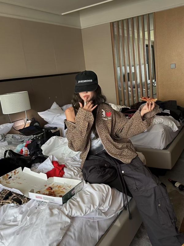 皮革領英字豹紋外套 